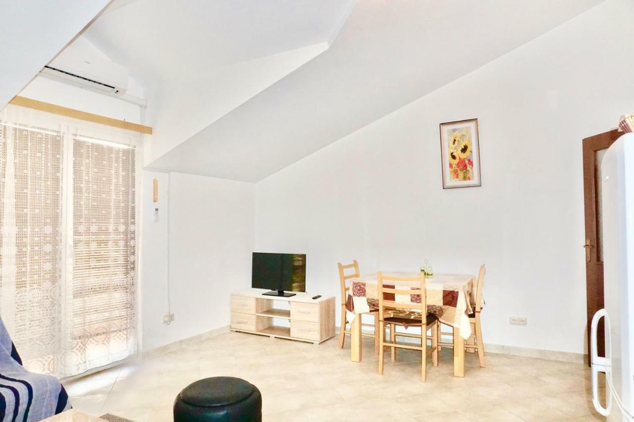 Rosette Apartment Seget Vranjica Exterior foto